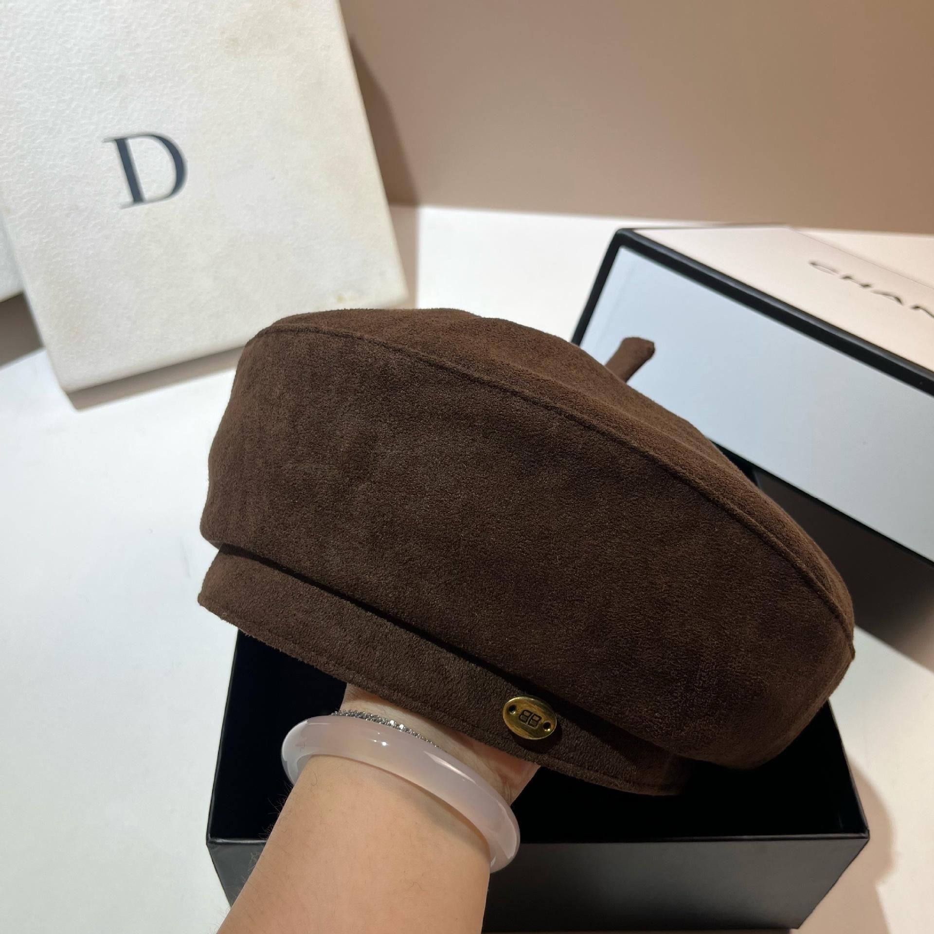 

Spring And Autumn Encryption Fur Beret Simple Frosted Maillard Painter Hat Versatile Octagonal Hat Adjustable темно-коричневого кольору