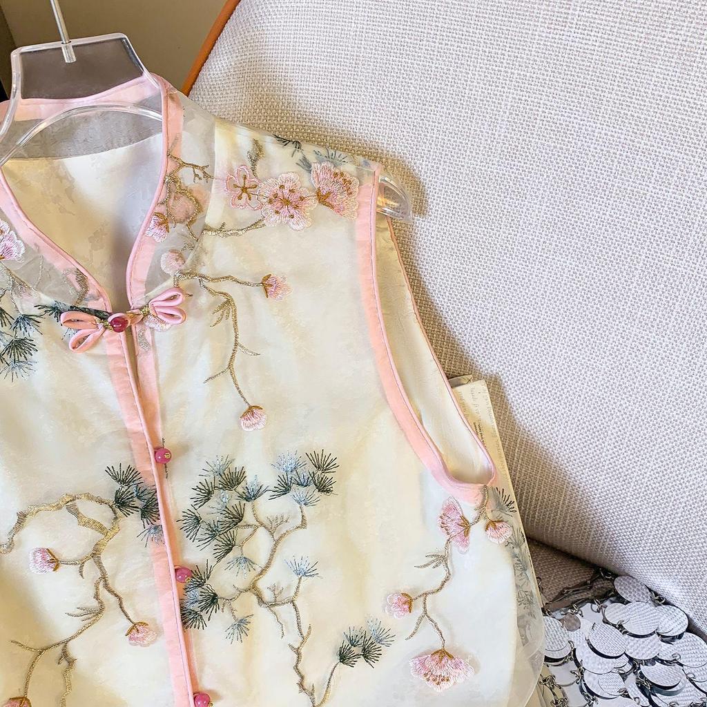 2024 Summer Women's Retro Chinese Style Embroidered Frog Button Sleeveless Vest