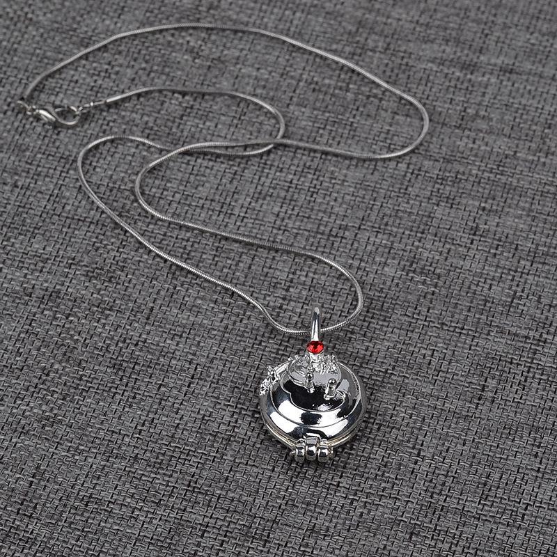 Vintage Verbena Necklace: Retro Style Fashion Accessory