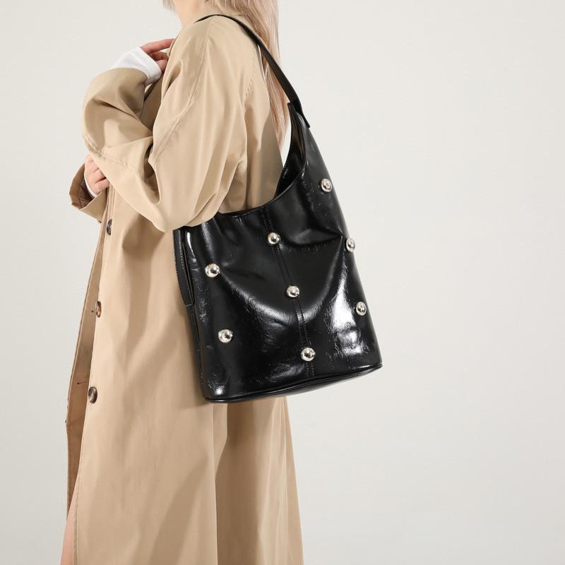 Water Bucket Bag For Women With Pu Material And Rivets For Daily Casual Use