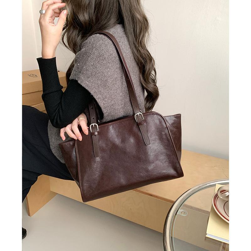 

Большая вместительная сумка-тоут из натуральной кожи с сумочкой из натуральной кожи One Size эбеновый