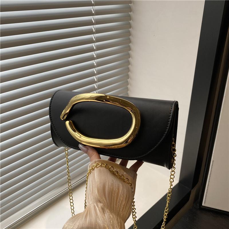New exquisite clutch bag, fashionable chain bag, banquet bag, party bag.