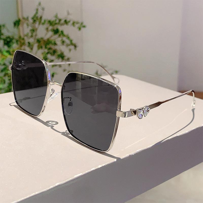 

Luxury Brand Designer Square Sunglasses Women For Female Popular Sun Glasses Vintage Punk Big Frame Metal Diamond Shades Uv400
