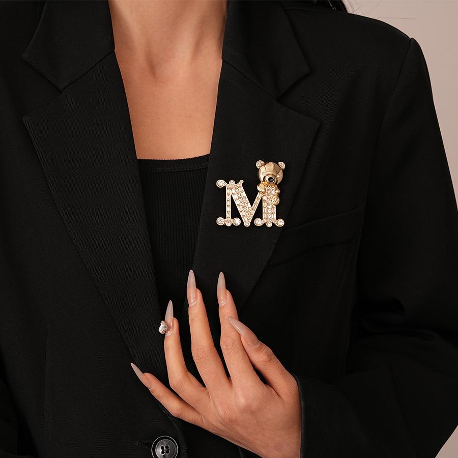 Drip Diamond Bear Letter M Brooch ins Pin Brooch