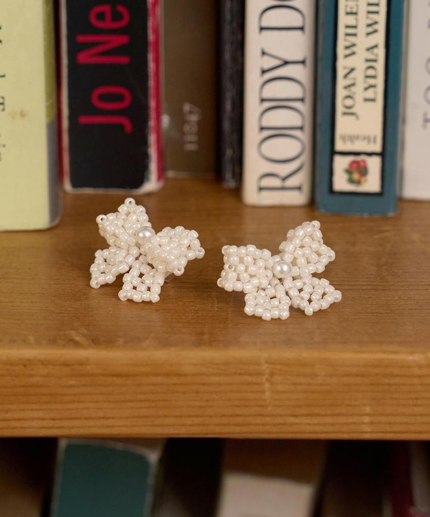 Fantastic Planet Pearl Beads Ribbon Earrings
