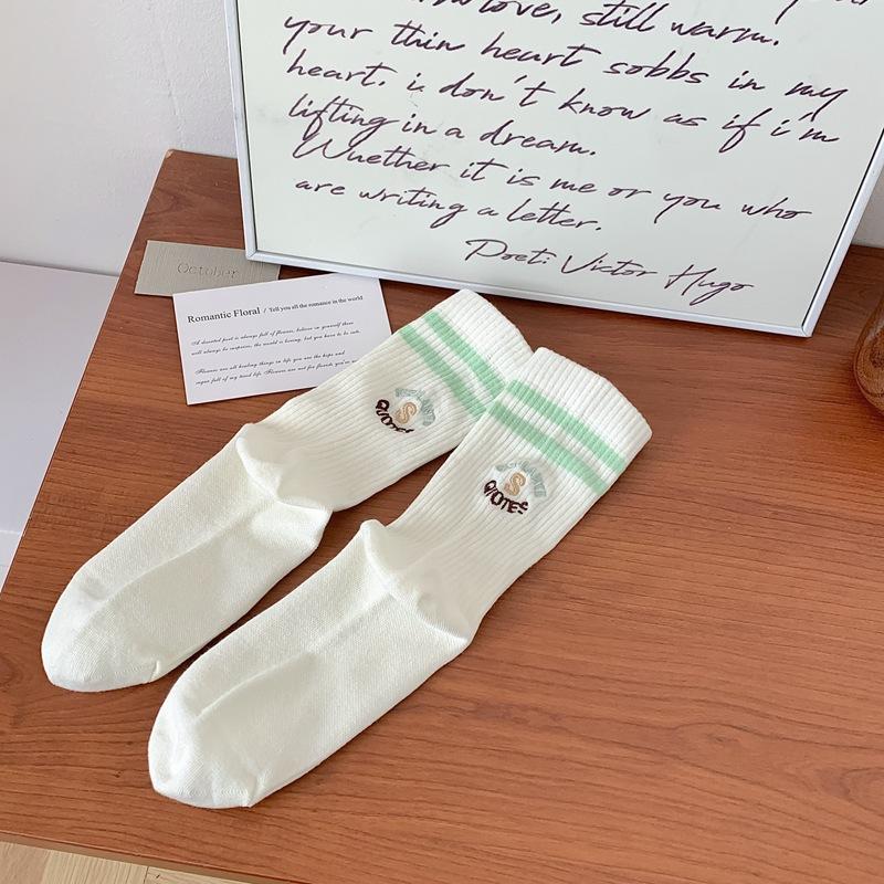 Sokker, vår og sommer Dongdaemun Two Bars Broderte stripete hvite sportssokker, allsidige damesokker