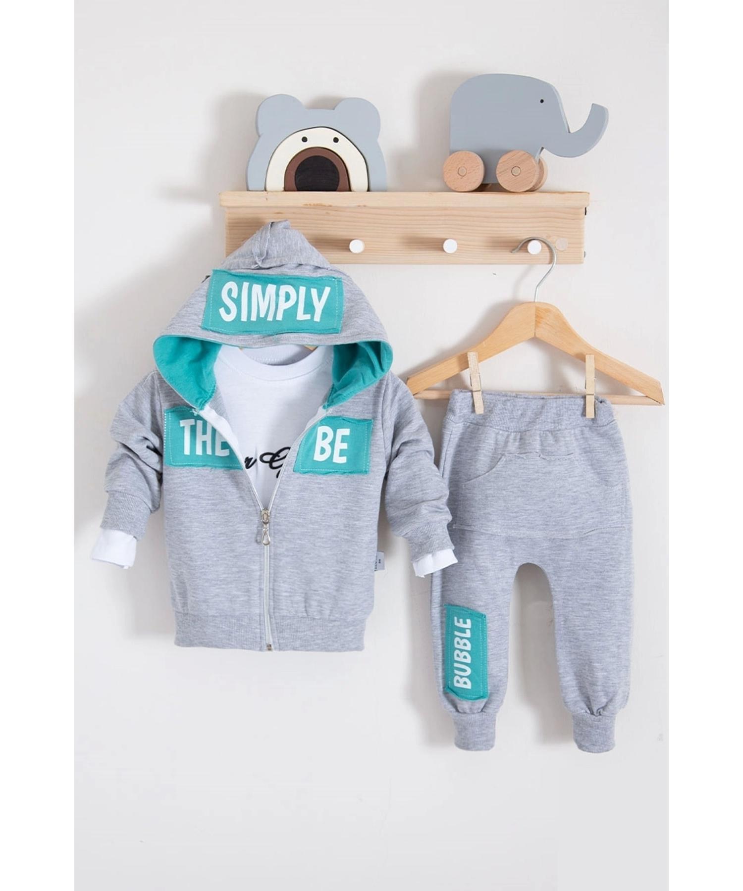 

Комплект из трех предметов для мальчика с капюшоном и простым узором