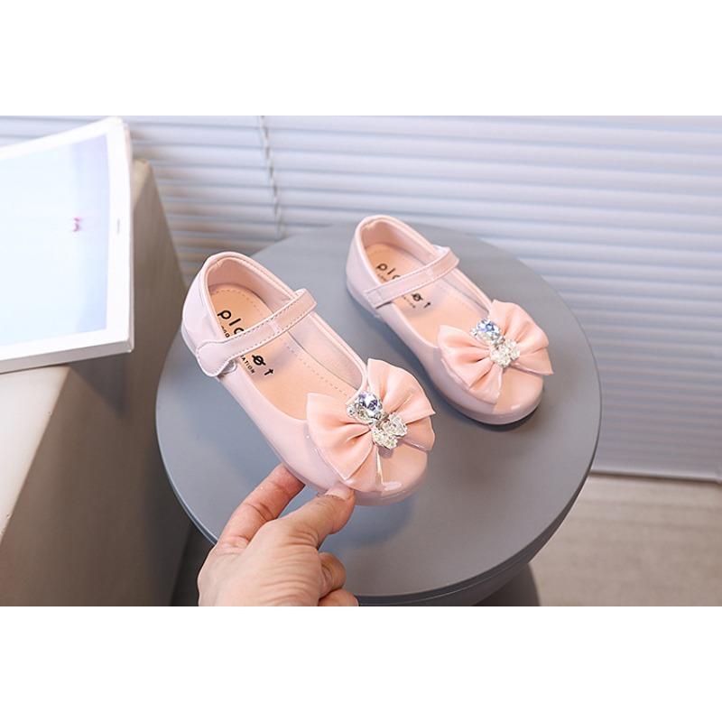 Spring, Summer, and Autumn New Style Bow Bear Design Girls' Comfortable Versatile Soft-Soled Flats for Performances, Fashionable Princess Style.