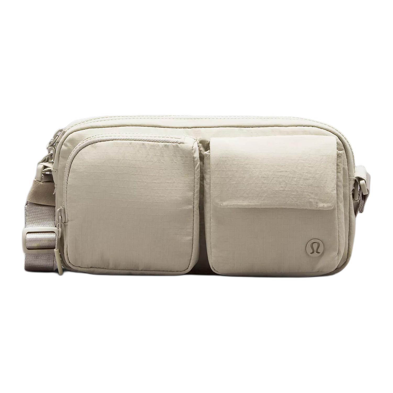

Lululemon Multi-Pocket 2.5L Logo Adjustable Shoulder Strap Zipper Closure Nylon Crossbody Bag Men bags Linen LU9BJ8S-RWLI Linen