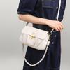 Les sacs pour femmes sont populaires en automne et en hiver. Les sacs cloud polyvalents sont des sacs à bandoulière en cuir portés sous le bras haut de gamme.