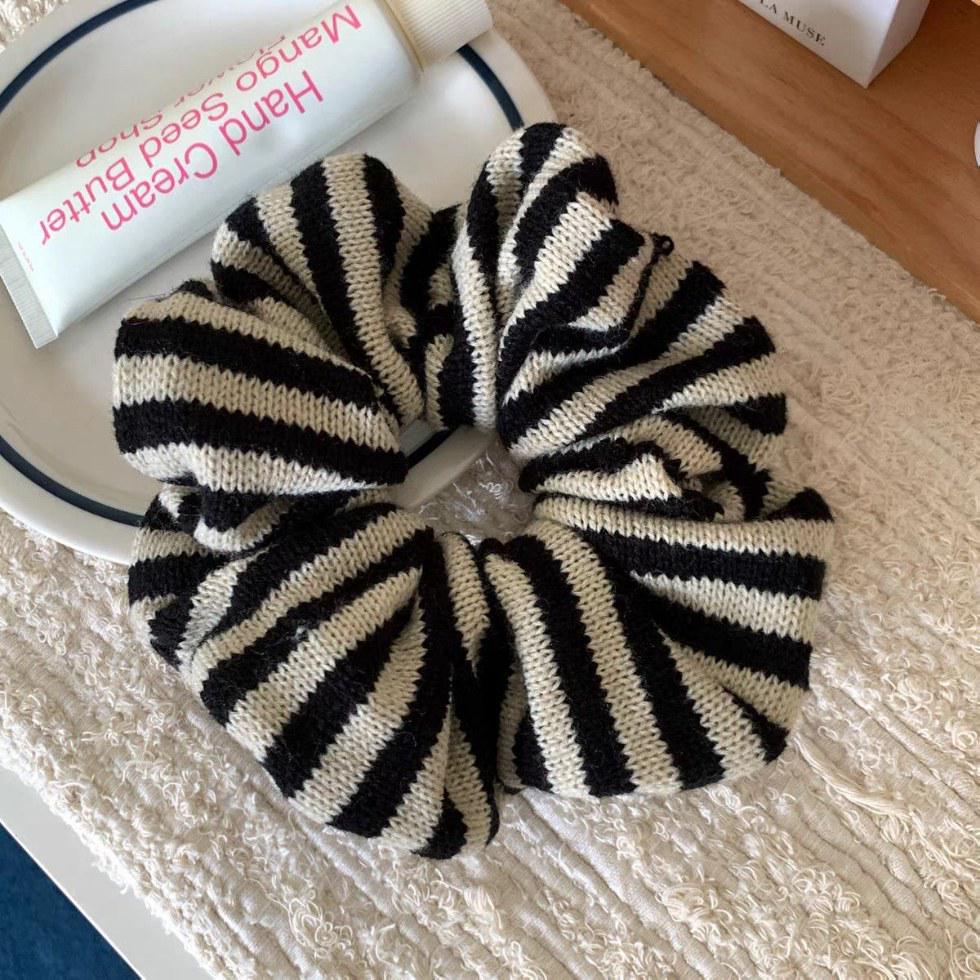 Popular Striped Knit Scrunchies: High Elasticity Hair Ties for a Gentle, Chic Look чёрный