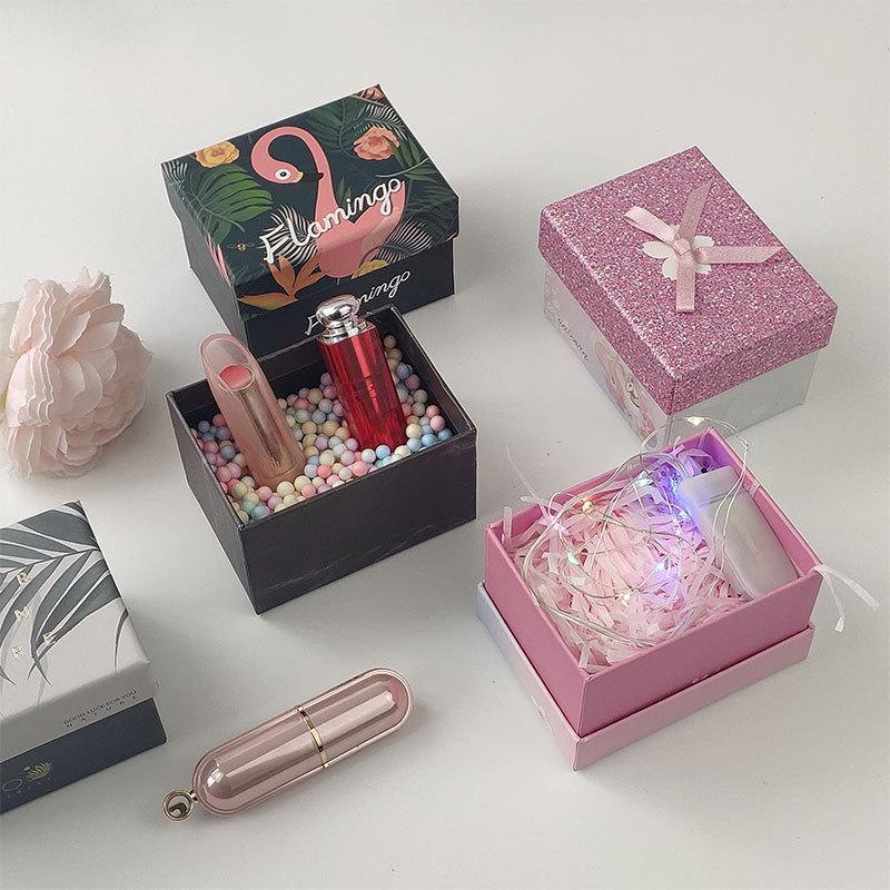 Elegantní dárková krabička na rtěnku, šperky nebo svatební cukroví