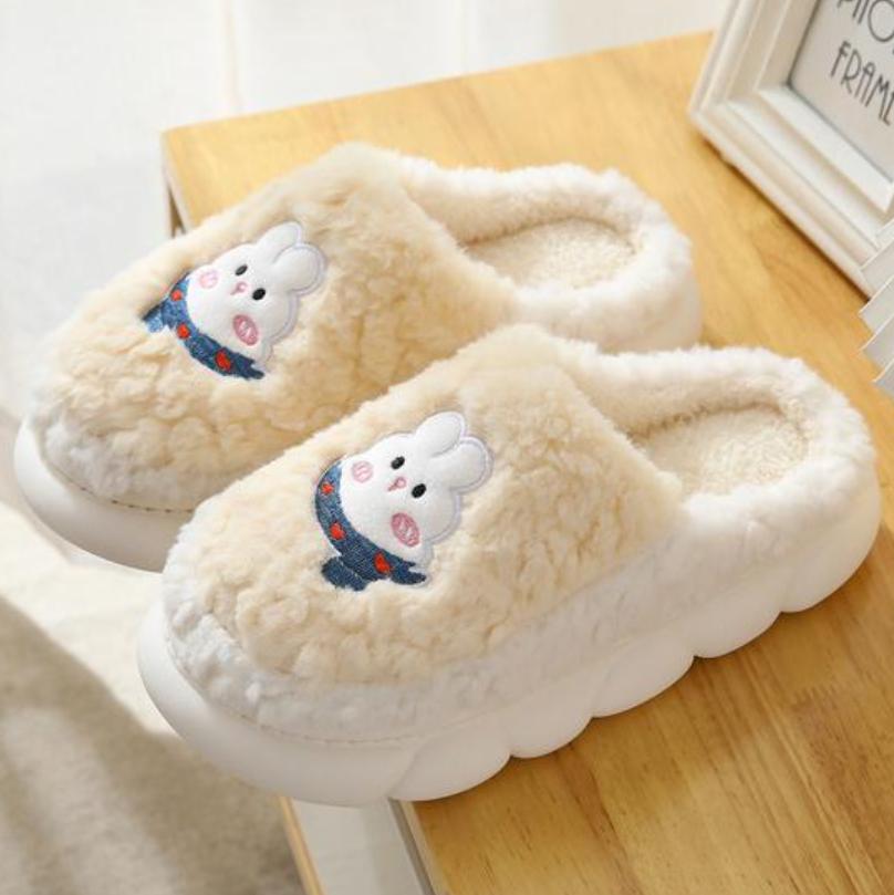 Lengvos moteriškos namų šlepetės minkštu dugnu, patvariu mielu triušio raštu, pūkuotos namų šlepetės