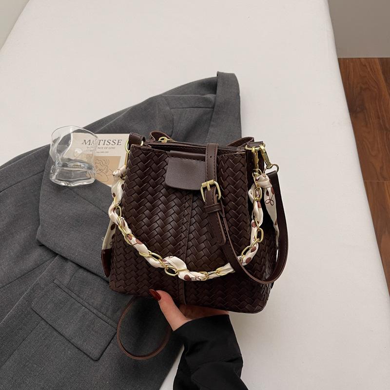 Casual, Fashionable and Simple Women's Bag, Trendy Single-shoulder Bag, Niche Color-blocking Texture Chain Hand-held Bucket Bag