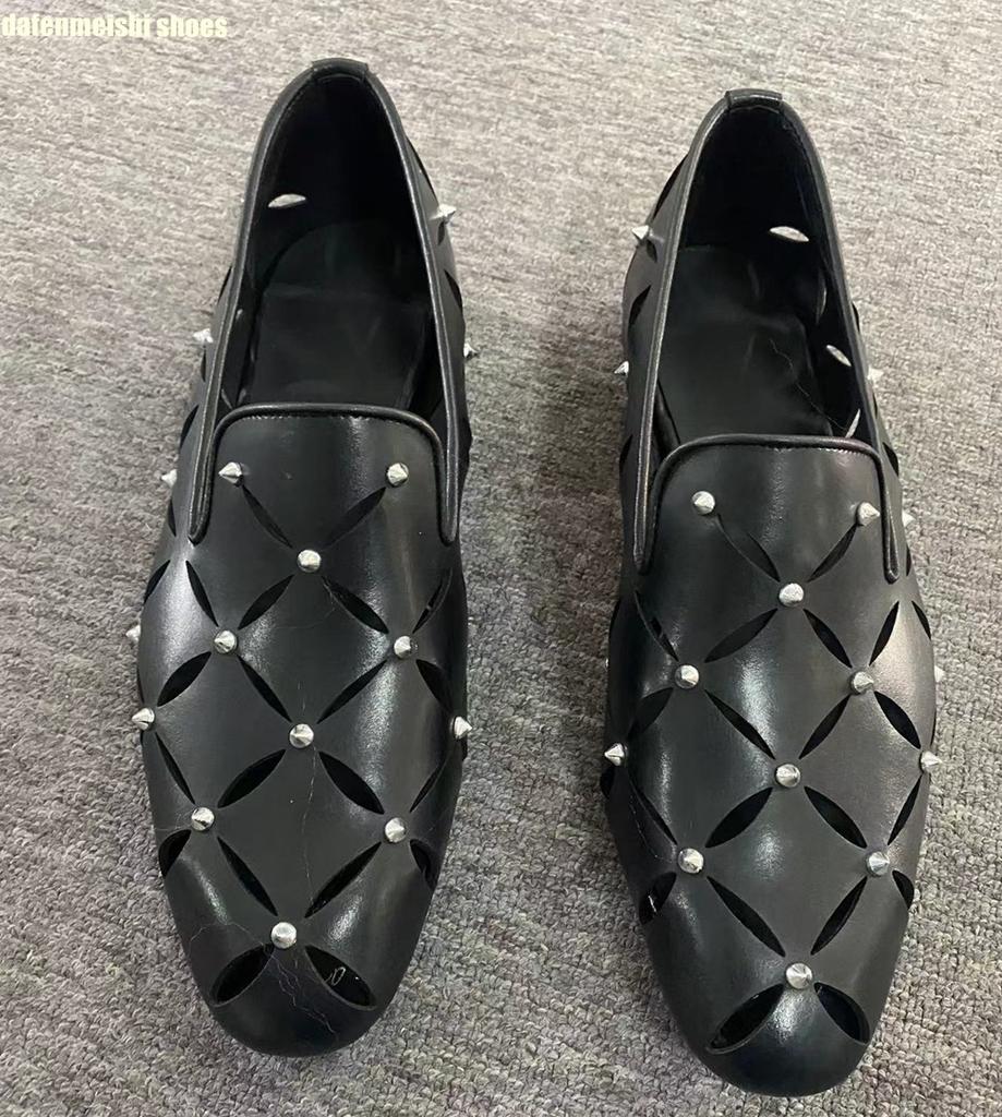 Fashion Round Toe Slip On Summer Black Shoes 2025 New Fashion Men Casual Shoes Rivet Breathable Leather Flat Sole Novelty Sandals