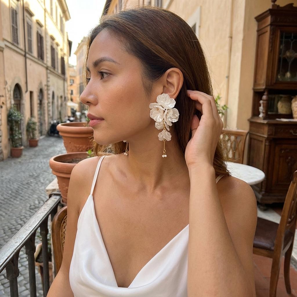 Elegant White Petal Flower Tassel Drop Earrings for Women Exaggerated Acrylic Shell Flower Earrings Wedding Party Jewelry