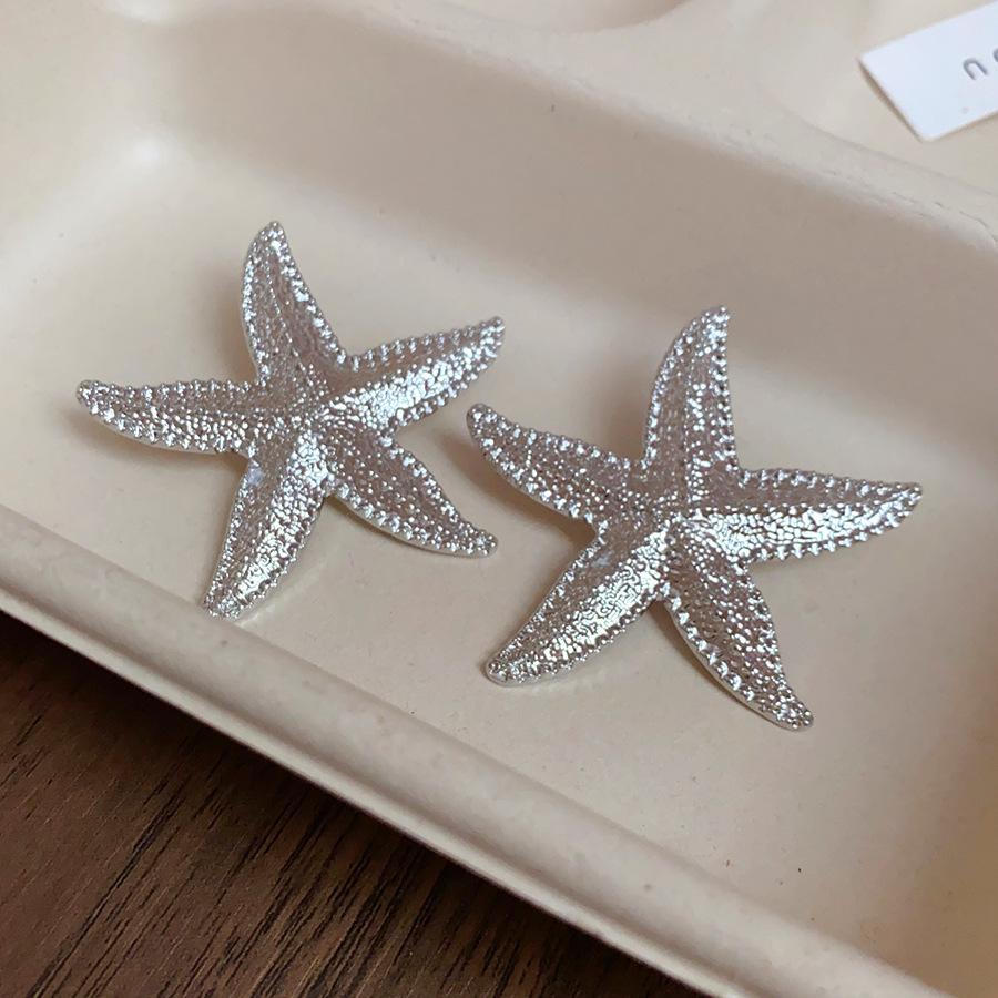 

Silver Needle Metal Starfish Folded Earrings Fashion Temperament Earrings Light Luxury Premium Holiday Earrings