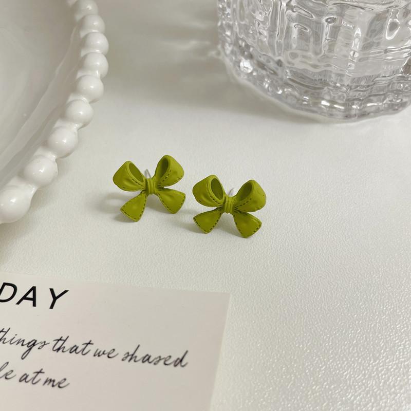 New simple and versatile retro fresh and cute bow earrings Korean temperament sweet stud earrings cold wind