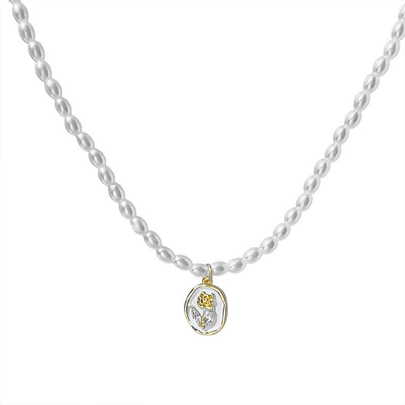 Trendy Light Luxury Pearl Heart Necklace: Versatile Beaded Clavicle Chain for Women's Style