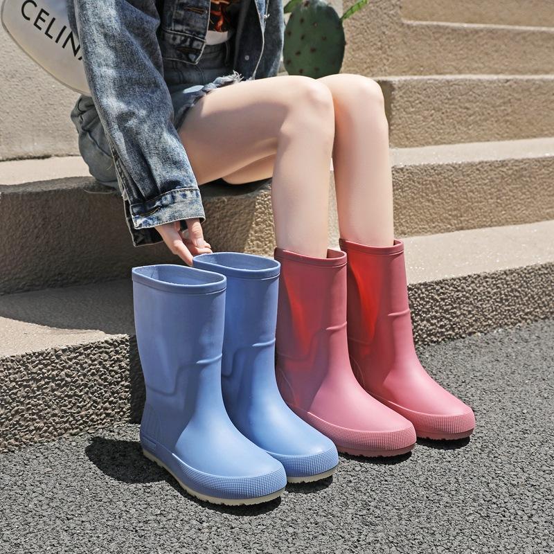Fashion medium tube rain shoes women's foreign style versatile bright color non-slip waterproof thickened four seasons work outside rain boots