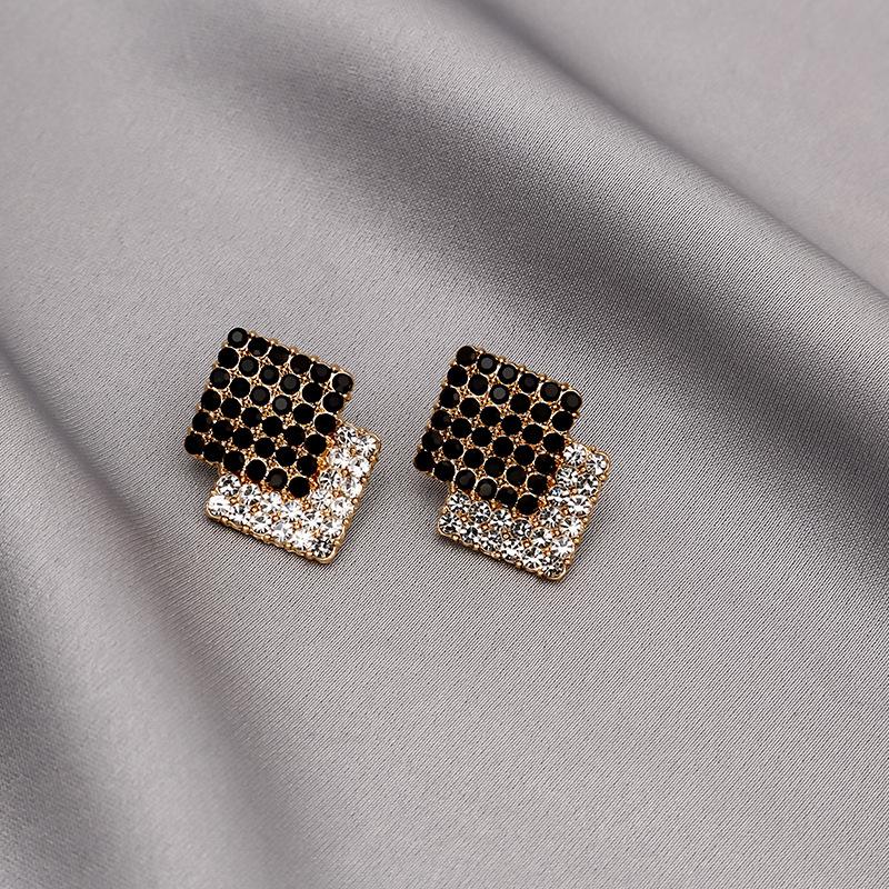 Atmospheric Rhombus Contrasting Black Diamond-Encrusted Square Stud Earrings, Retro Hong Kong Style Fashionable And Simple Personalized Earrings