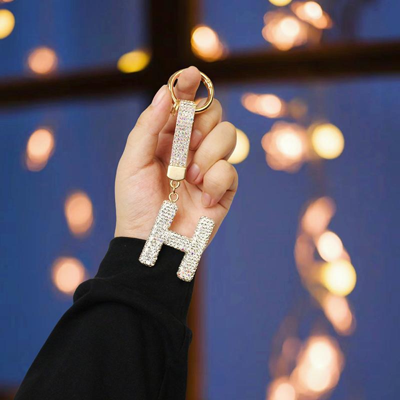 1PC Keychains Ideal Gift Letter Design Bling Key Ring Accessory Full Rhinestone Design Lucky Pendant 26 Alphabet Letters