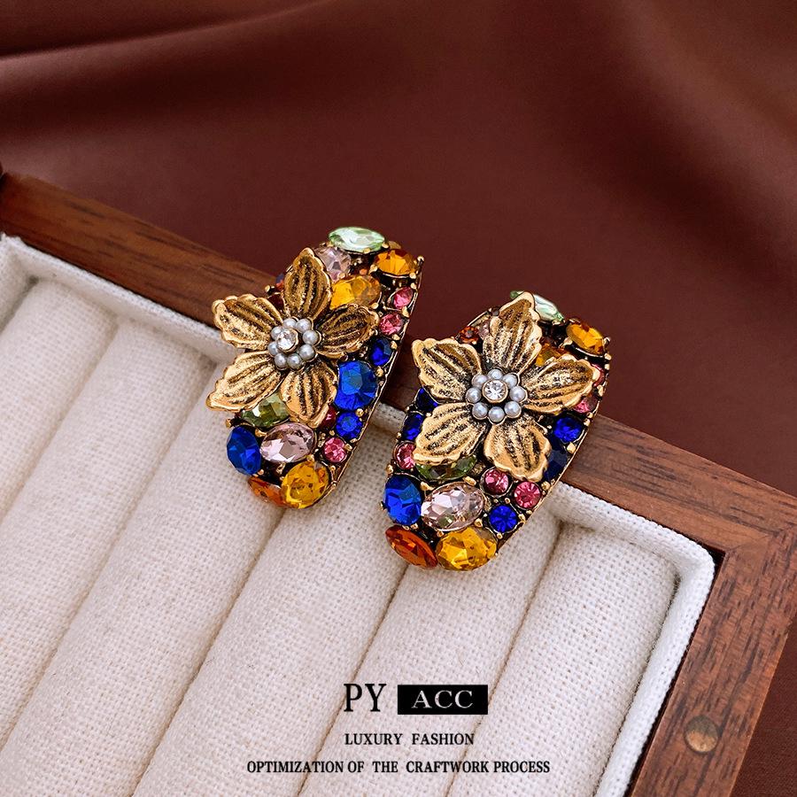 Silver Needle Diamond Inlaid Pearl Flower Earrings - Vintage Light Luxury Retro Studs for Women