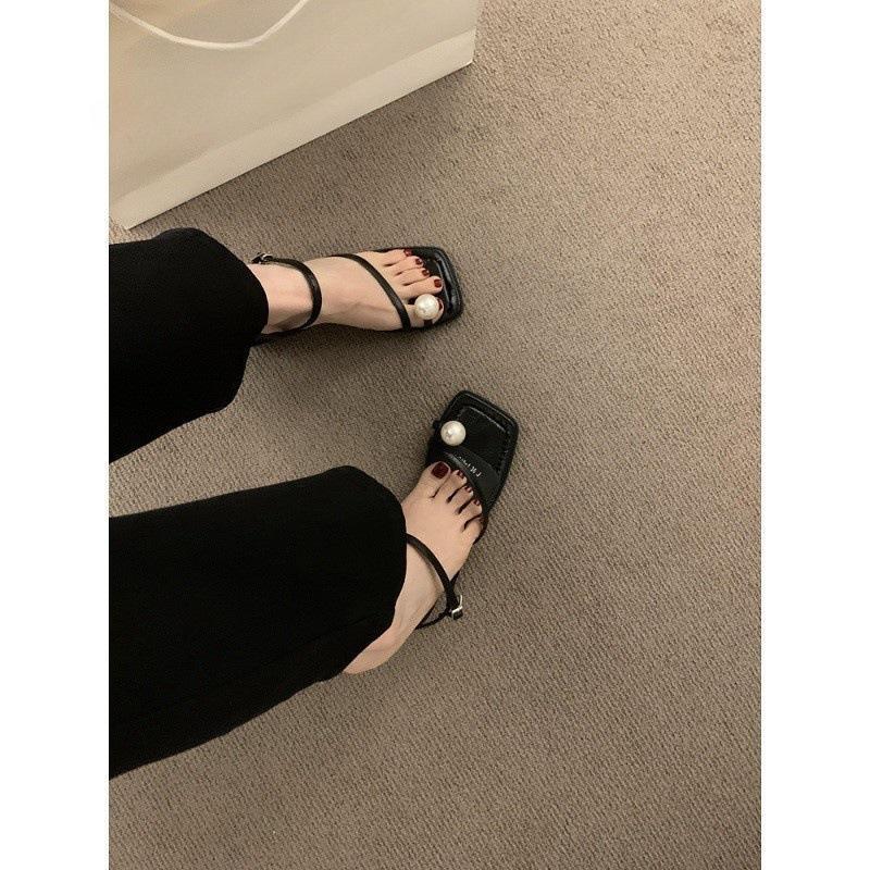 Premium sense pearl set toe silver sandals women's summer 2025 new one-word buckle strap beautiful fairy shoes