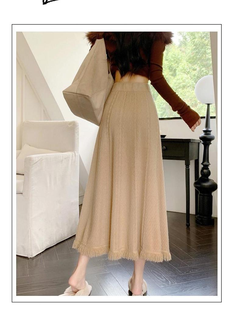 Title: "Elegant Autumn Tassel Knit Skirt - Chic & Artistic Everyday Wear"