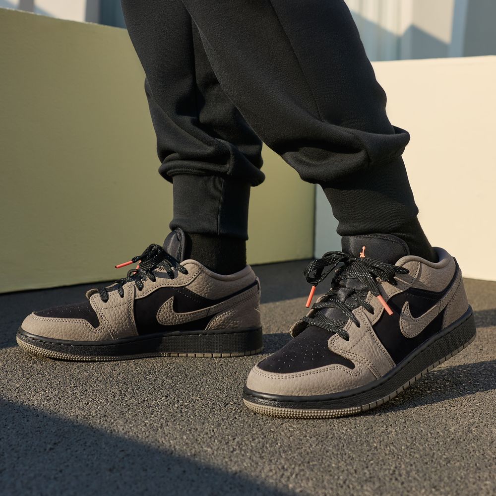 Jordan 1 Low SE Оливково-серый (GS) 36