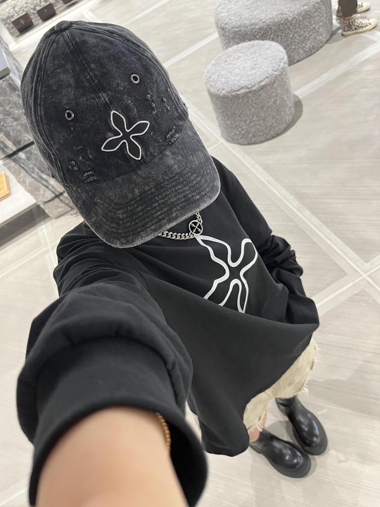 SMFK Black Magnolia Oversized Long-Sleeve Cotton Sweatshirt – Autumn/Winter Edition