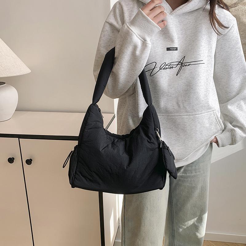Fashion Trend Armpit Spring New Simple Casual Tote Bag for Work and Commuting, Large Capacity Shoulder Bag