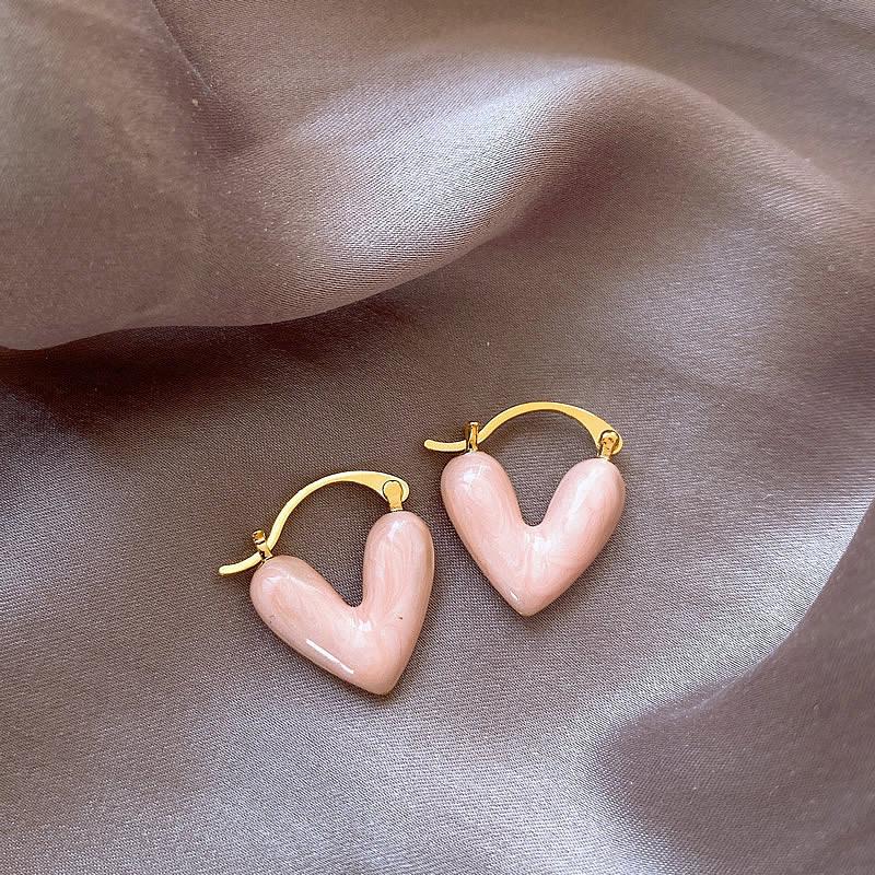 2023 High-End Peach Heart Earrings - Trendy Niche Design Ear Cuffs in Light Luxury Style