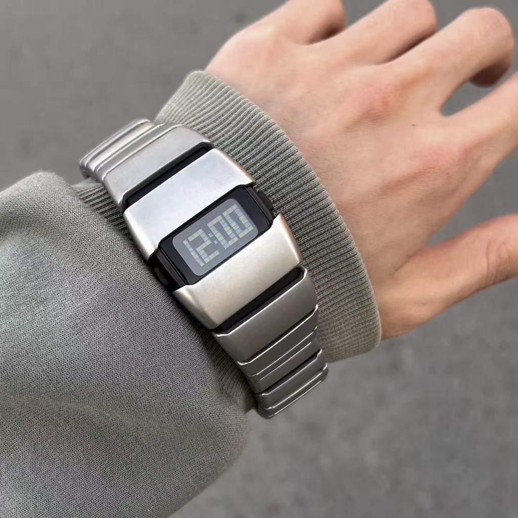 New Retro Mecha High-end Sense Niche Men's Electronic Watch, Suitable for Christmas and Halloween Gifts