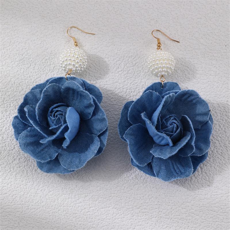 Blaue Rosenohrringe Handgefertigte Ohrringe aus Jeansstoff für Damen Übertriebene Kamelien-Blumenohrringe Party-Schmuck Geschenke