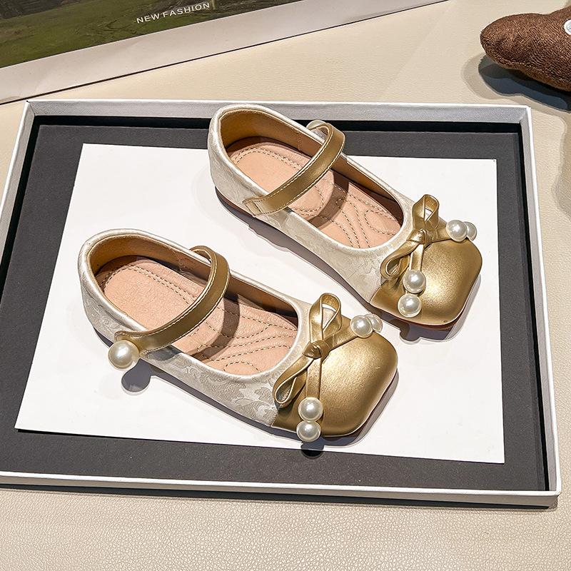 

Маленькие кожаные туфли для девочек 2025 весна и осень новинка жемчужные туфли принцессы в зарубежном стиле с цветком детская повседневная обувь корейская версия с жемчугом 30 золотой