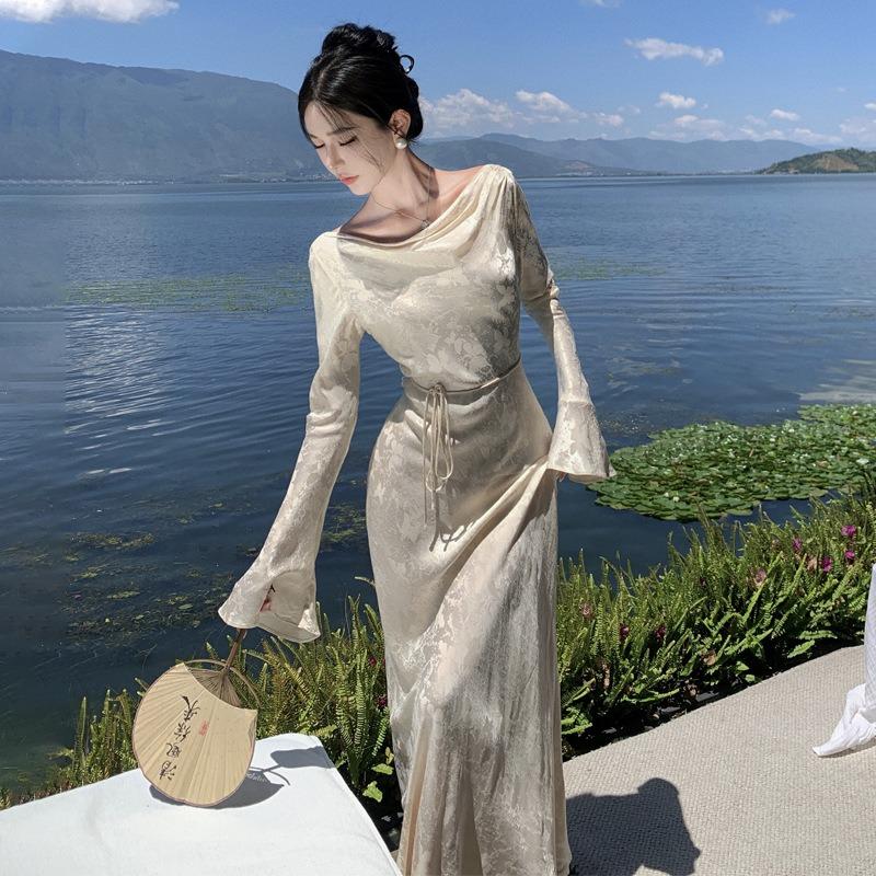 New Chinese Dress Jacquard Swinging Collar Long Sleeves High-end Femininity Slim Waist Hanging Feeling Hip-wrapped Long Skirt
