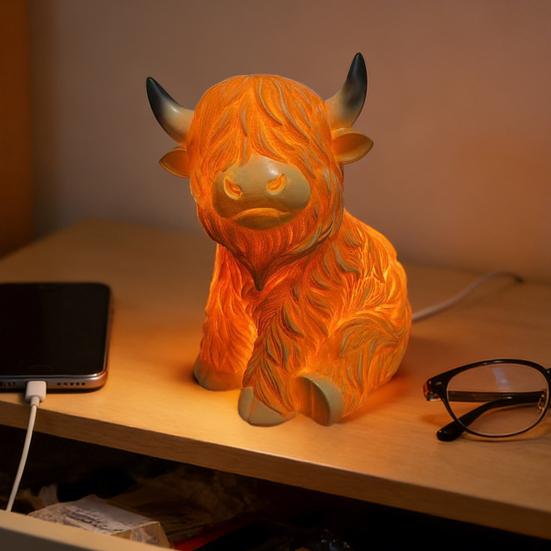 Highland Cattle Night Light Handcrafted Resin Lamp with Amber Glow Cute Desk Decor Bedside Reading Light Unique Gift for Animal Lovers & Rustic Home