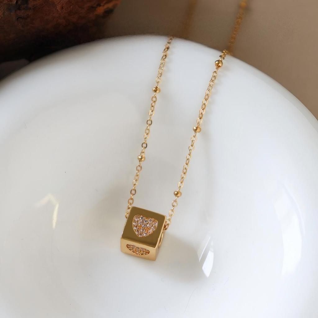 Golden Love Sugar Cube Necklace Female Fragrance Grandma Collarbone Chain Light Luxury Three-Dimensional Change Machine Necklace Direct Sales