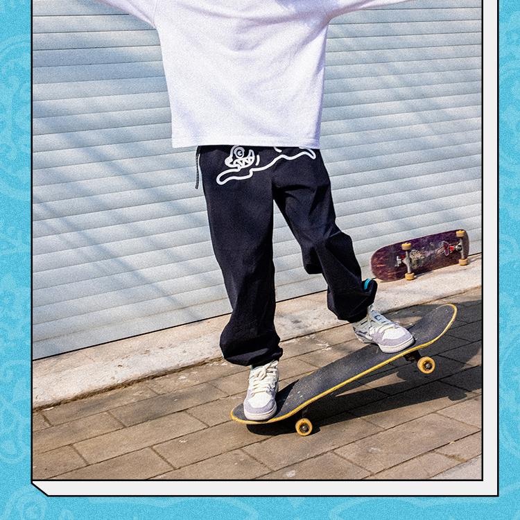 Li Ning X Icecream Collaboration Skateboard Series Letter Print Mid-Rise Cuffed Knit Joggers Men Joggers Black AKXU539-1