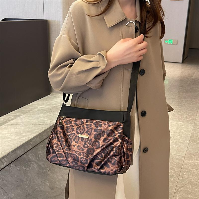 Women's Nylon Crossbody Bag Floral Leopard Print Shoulder Bag Lightweight Casual Messenger Bag for Daily Travel