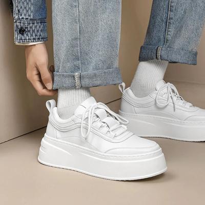 Trendige kleine weiße Schuhe für Herren, neue atmungsaktive Board-Schuhe mit dicker Sohle und erhöhter Innenhöhe, Sport- und Freizeitschuhe