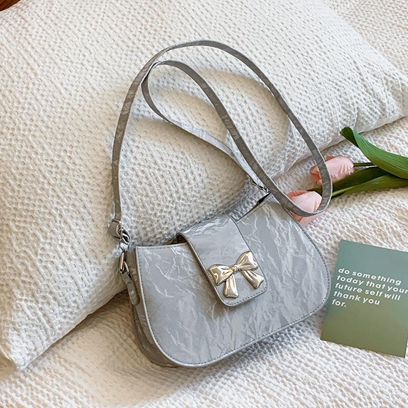 

Niche fashion versatile ins shoulder bag women s 2025 spring and summer new foreign style women s gentle messenger bag women s bag серебряный