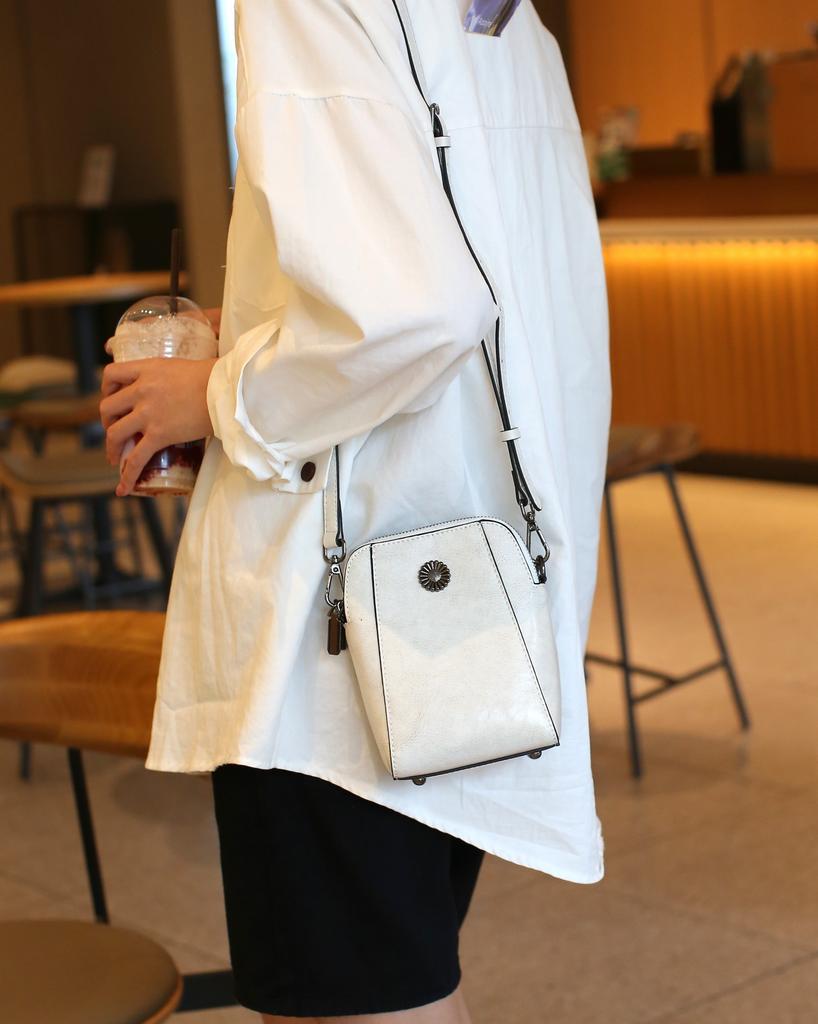 Leather Women's Mobile Phe Bag Single Shoulder Messenger Purse Fashi All-match Oil Wax Cowhide Casual Crossbody Small Bag