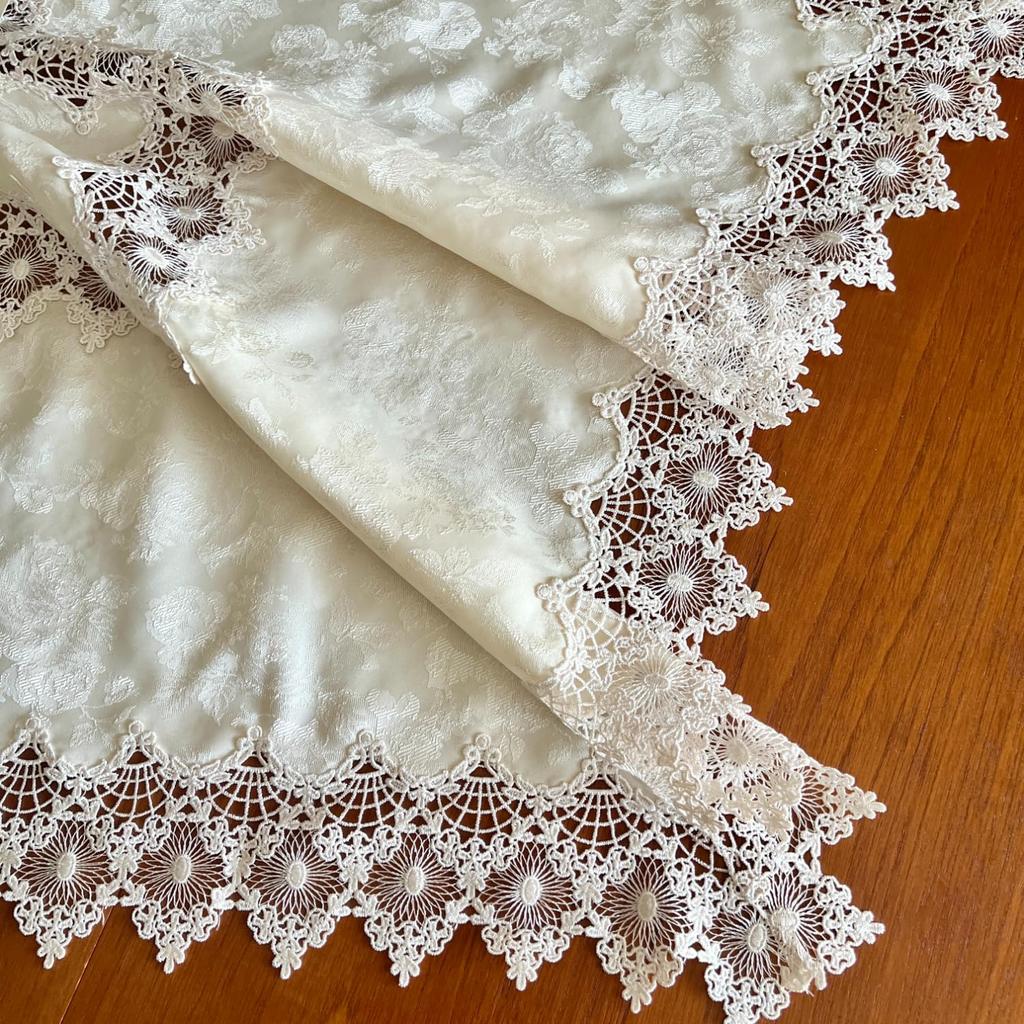 Vivienne Olive Serie Spitze Bestickte Tischdecke, 90x90cm, Beige, Tischläufer, WK1026N1/BE