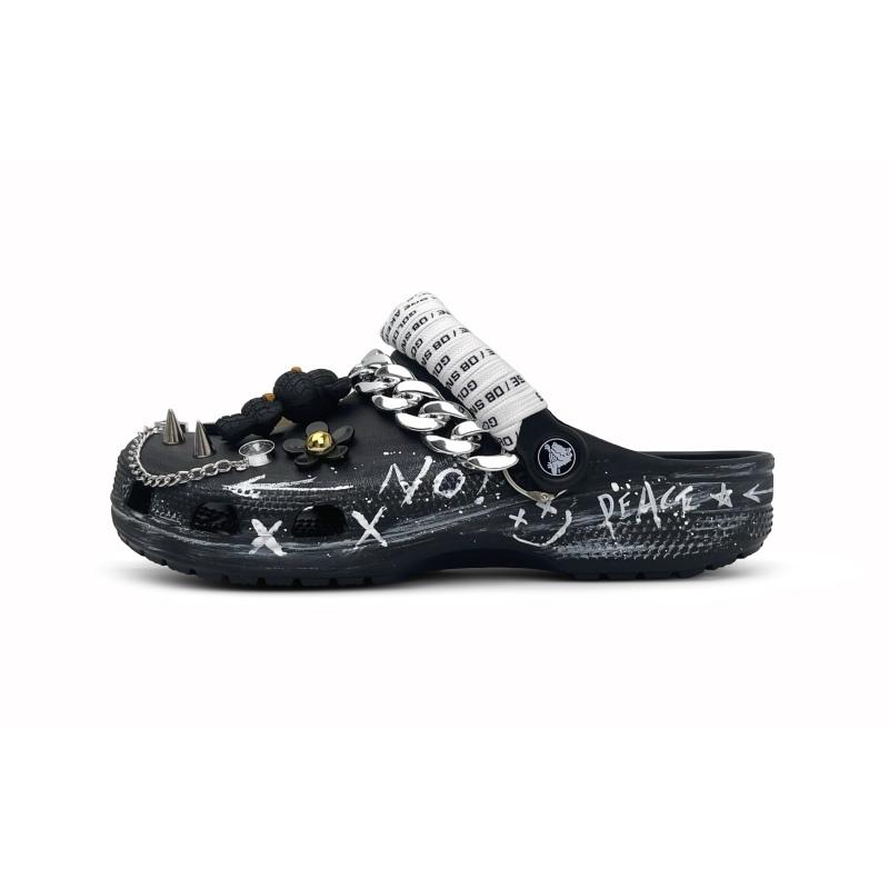Crocs Classic clog EVA Rebellious Bear Attack Gothic Camellia Graffiti Fashion Versatile Hole Shoes Unisex Black and White
