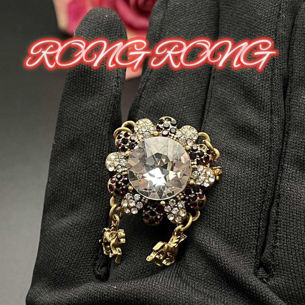 Vintage Ring With A Light Luxury High-end Feel Textured Alloy Heavy Industry Inlaid Zircon Style Palace Niche