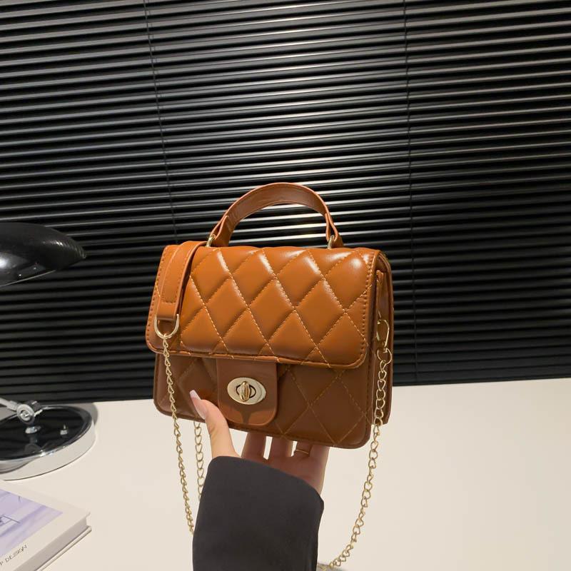

Korean version of the new retro casual embroidery thread diamond 2025 new solid color lock chain crossbody portable small square bag woman коричневый