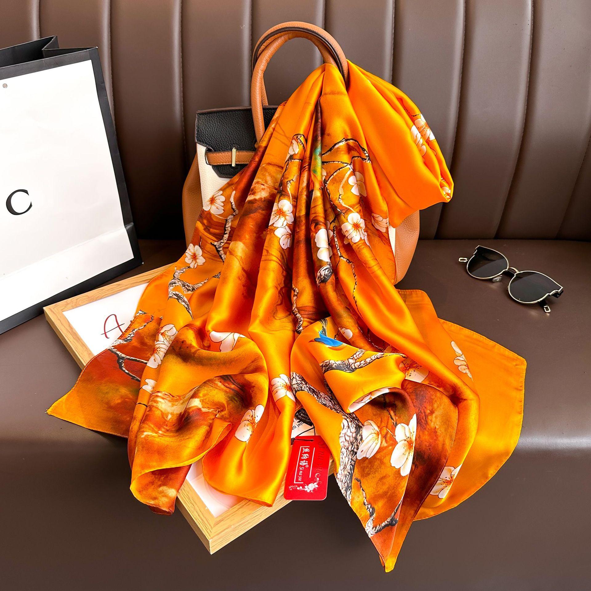 

Приємний атласний шовковий шарф із принтом Лі Кам Корейська версія весняно-літньої жіночої шалі для відпустки під час подорожей від сонця 90-180cm