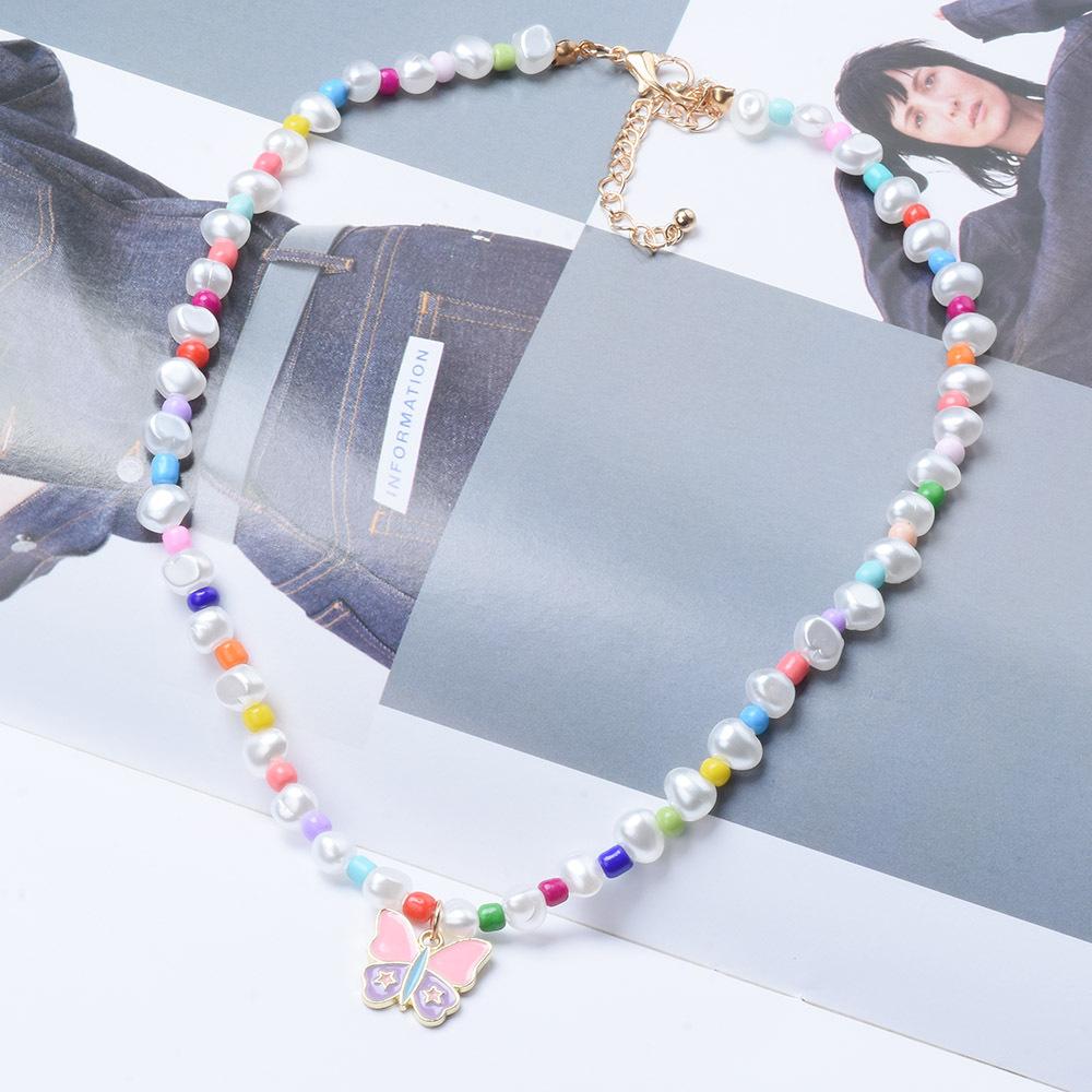 Boho Jednoduchý Barevný Náhrdelník z Rýžových Korálků, Etnický Styl Kontrastní Barvy Motýlí Přívěsek Perlový Náhrdelník